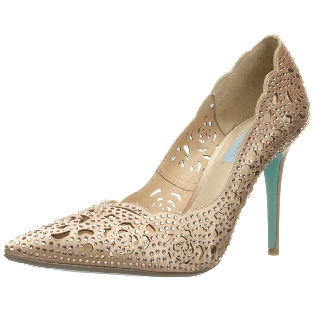 Betsy Johnson pump
